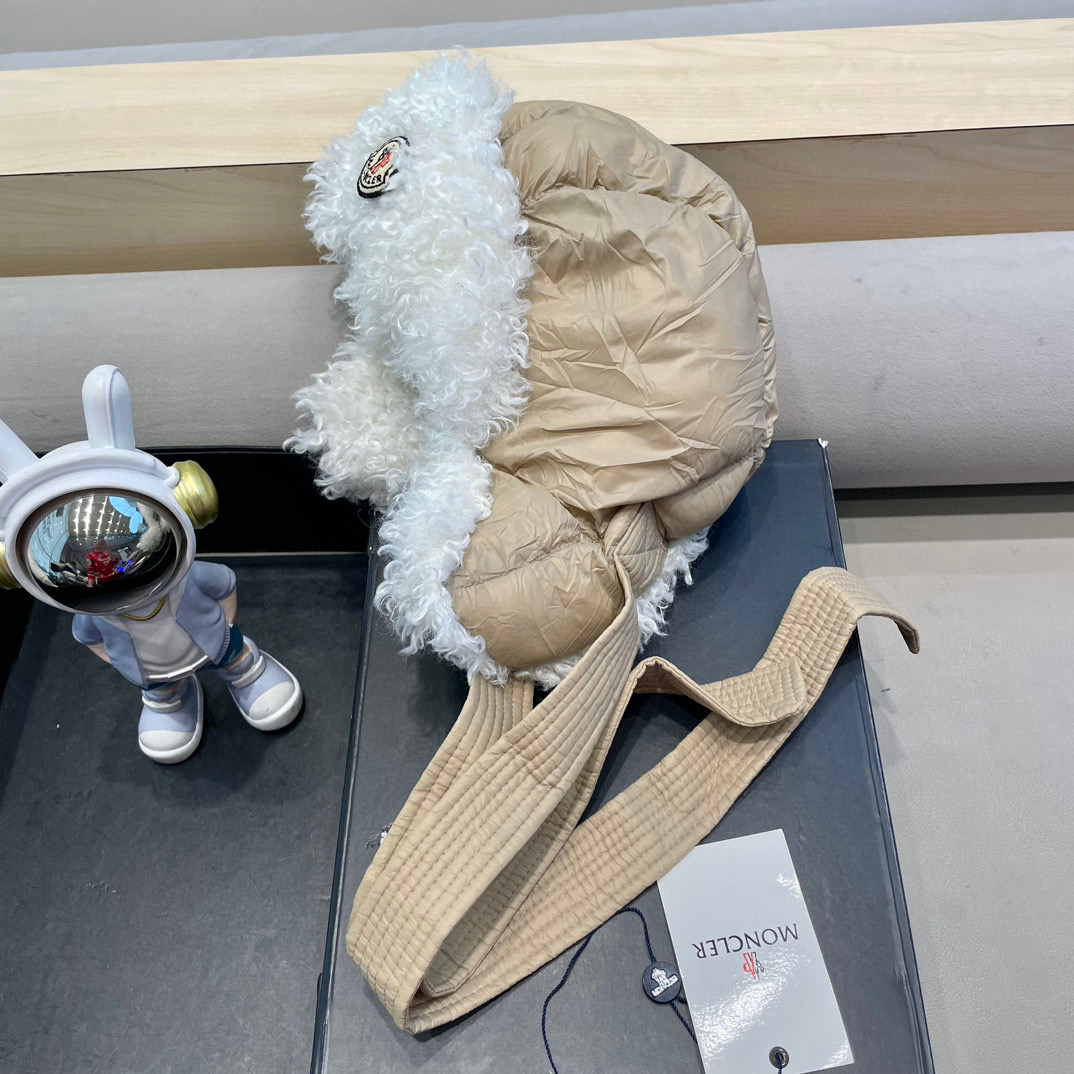 moncler新款日系复古羊羔毛骑行羽绒绑带雷锋帽女护耳帽百搭保暖套头帽潮