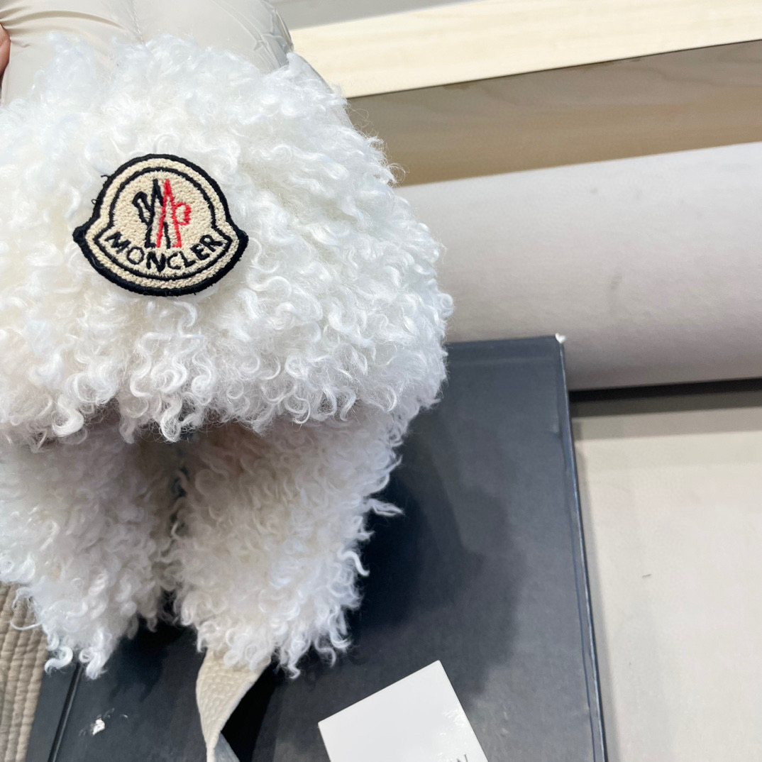 moncler新款日系复古羊羔毛骑行羽绒绑带雷锋帽女护耳帽百搭保暖套头帽潮
