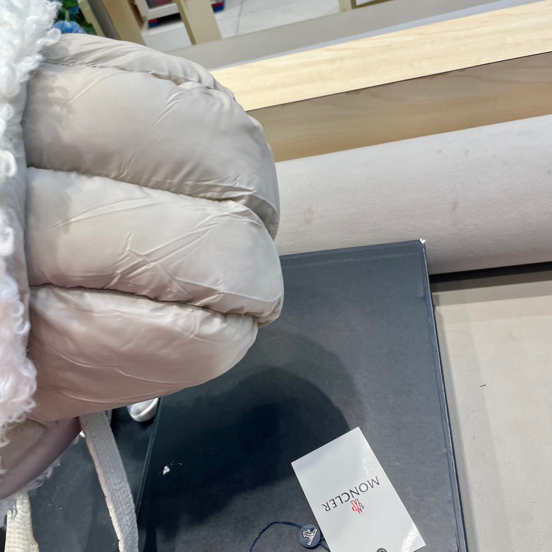 moncler新款日系复古羊羔毛骑行羽绒绑带雷锋帽女护耳帽百搭保暖套头帽潮