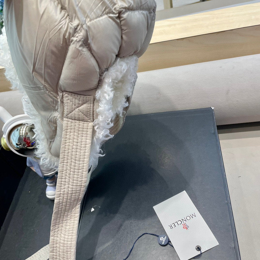 moncler新款日系复古羊羔毛骑行羽绒绑带雷锋帽女护耳帽百搭保暖套头帽潮