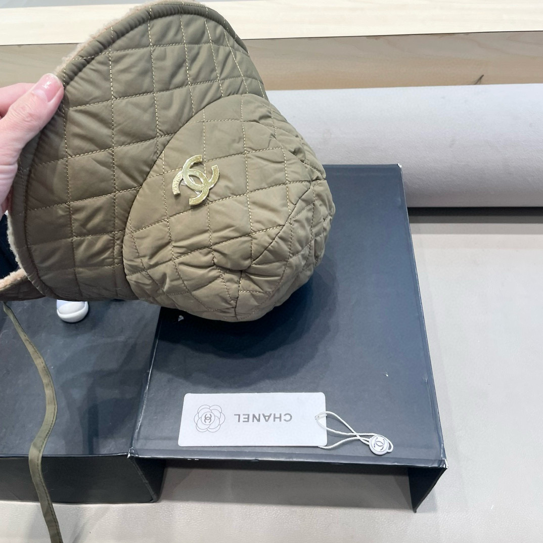 Chanel香奈儿款羽绒棉新款羊羔绒渔夫帽女秋冬保暖护耳帽时尚百搭素颜遮脸帽