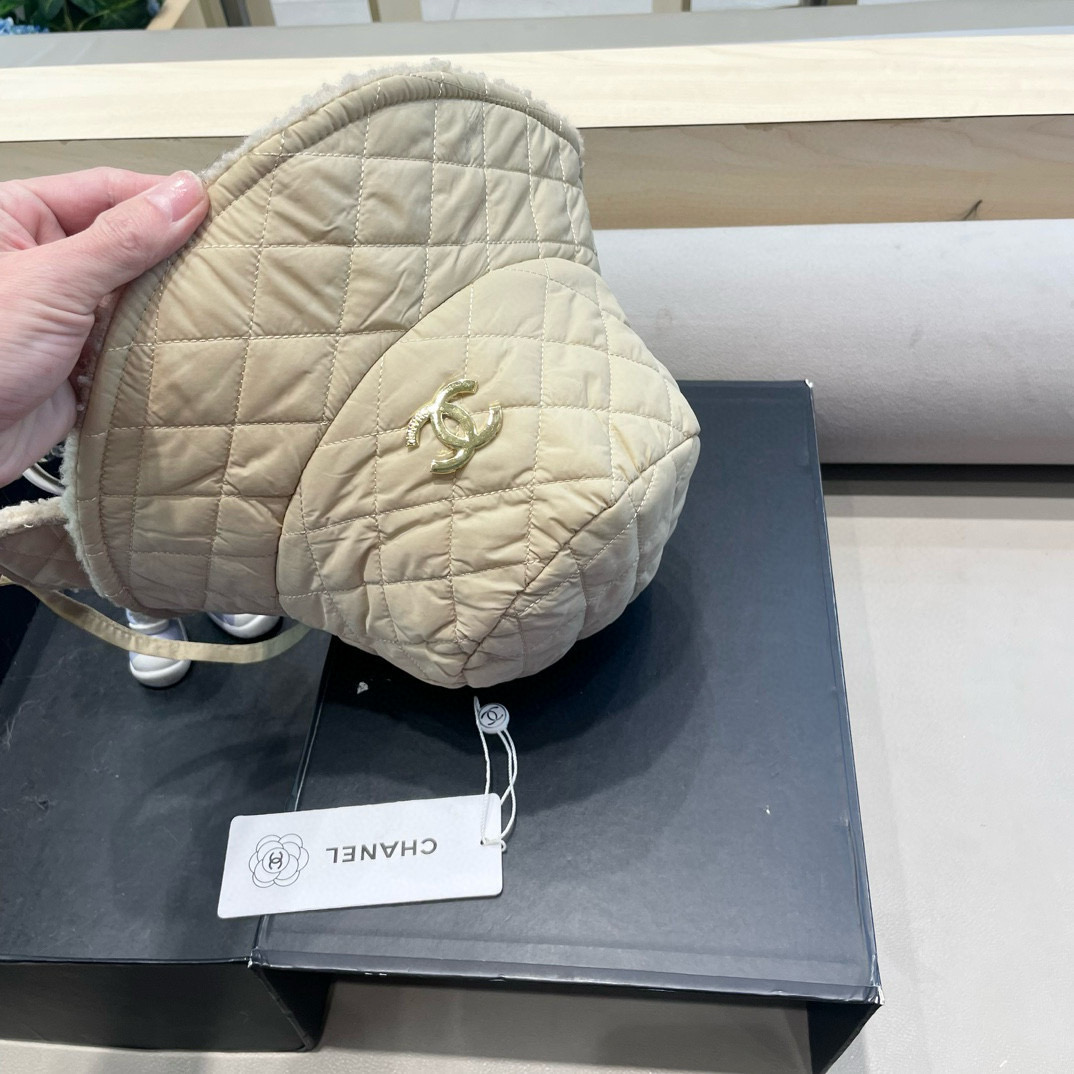 Chanel香奈儿款羽绒棉新款羊羔绒渔夫帽女秋冬保暖护耳帽时尚百搭素颜遮脸帽
