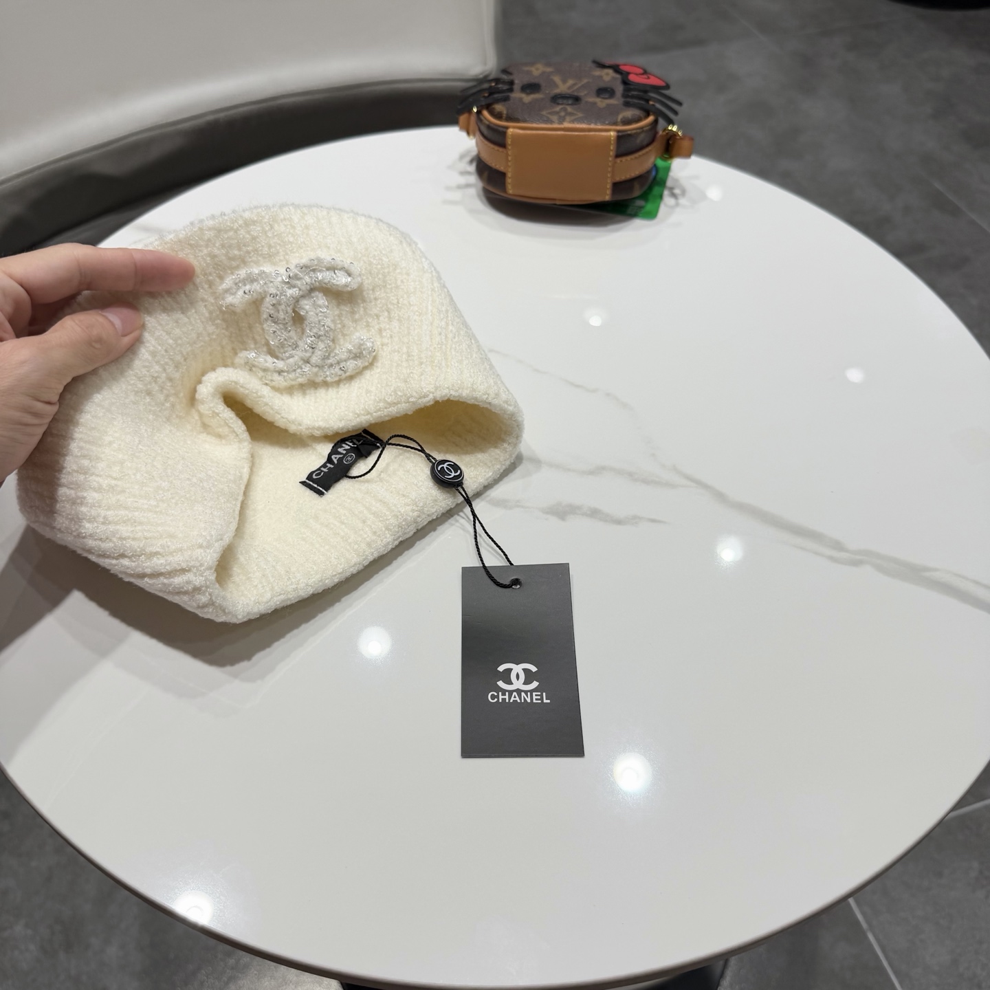 Chanel官网品质香奈儿秋冬网红时尚博主推荐款毛线帽，小红书爆款，手感超柔软舒适的针织线帽，弹性极佳！