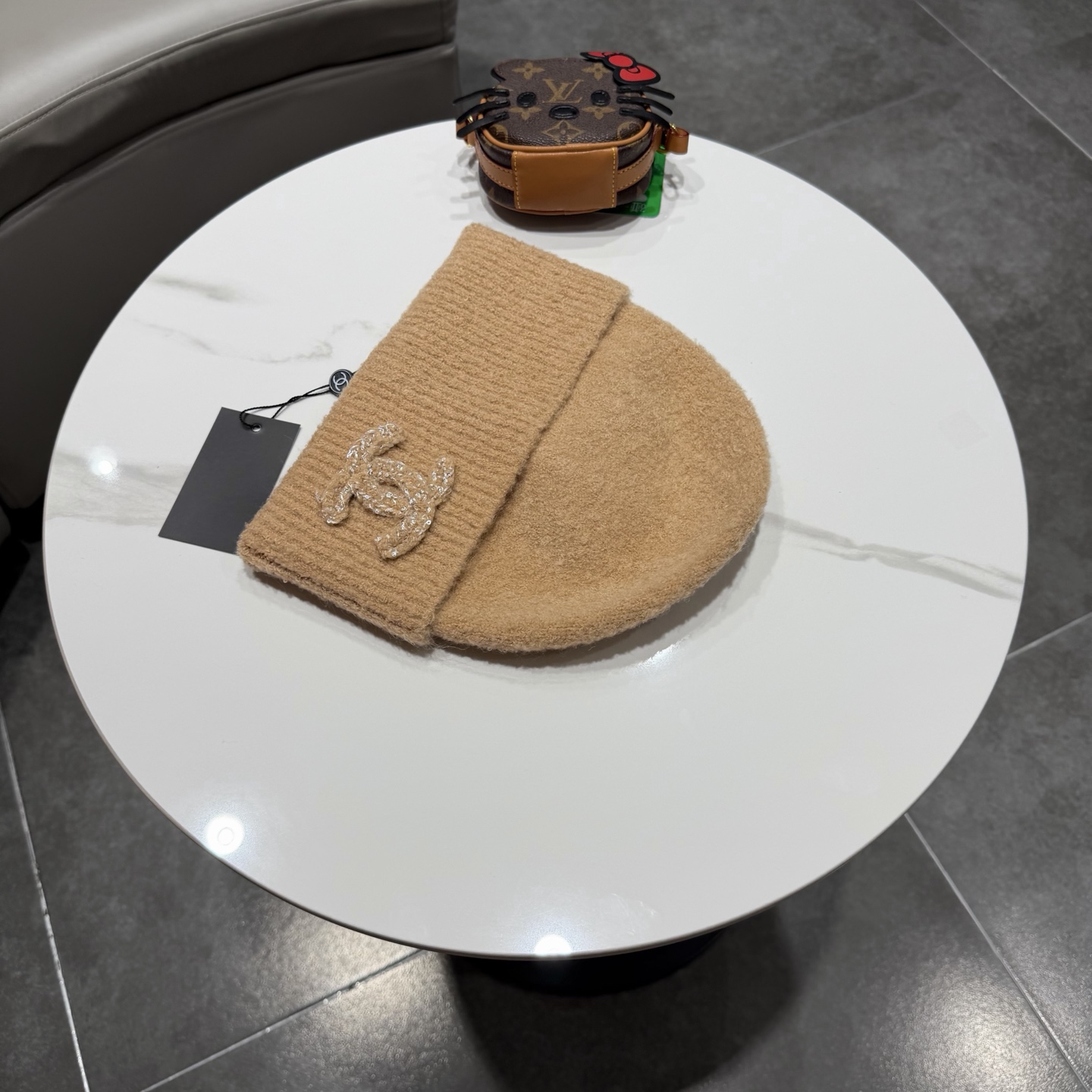 Chanel官网品质香奈儿秋冬网红时尚博主推荐款毛线帽，小红书爆款，手感超柔软舒适的针织线帽，弹性极佳！