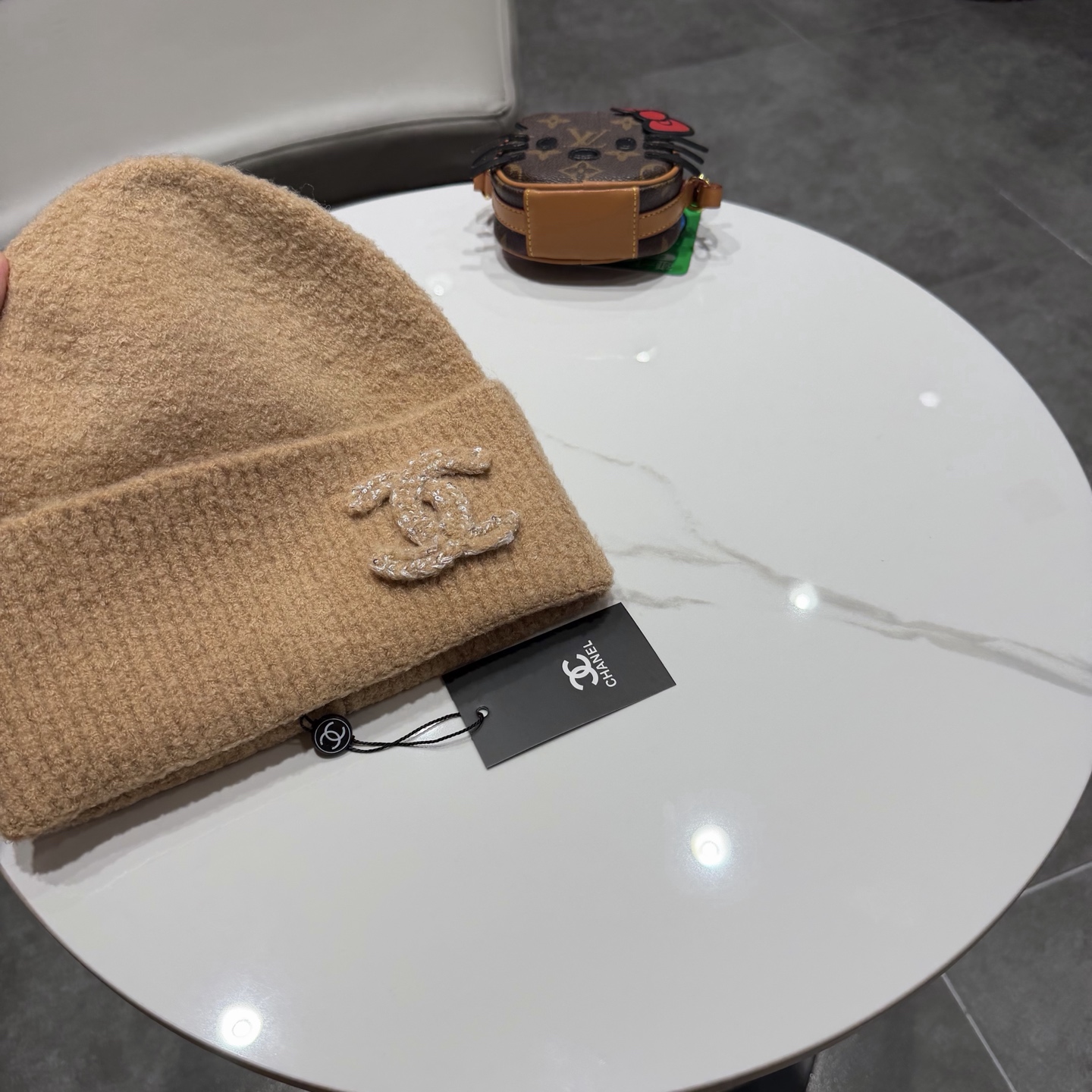 Chanel官网品质香奈儿秋冬网红时尚博主推荐款毛线帽，小红书爆款，手感超柔软舒适的针织线帽，弹性极佳！