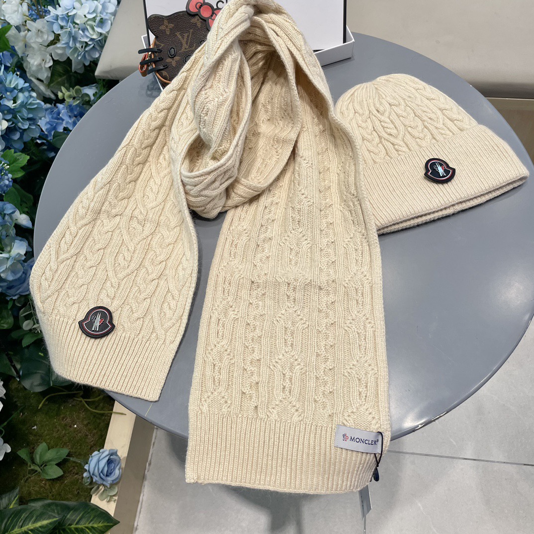 Moncler 蒙口套装秋冬款翻边羊毛针织毛线帽 高品质定制!这款必定是极简主义的最爱 干净,利索,时尚百搭,绝对不挑脸 Moncler 蒙口套装秋冬款翻边羊毛针织毛线帽 高品质定制!这款必定是极简主义的最爱 干净,利索,时尚百搭,绝对不挑脸