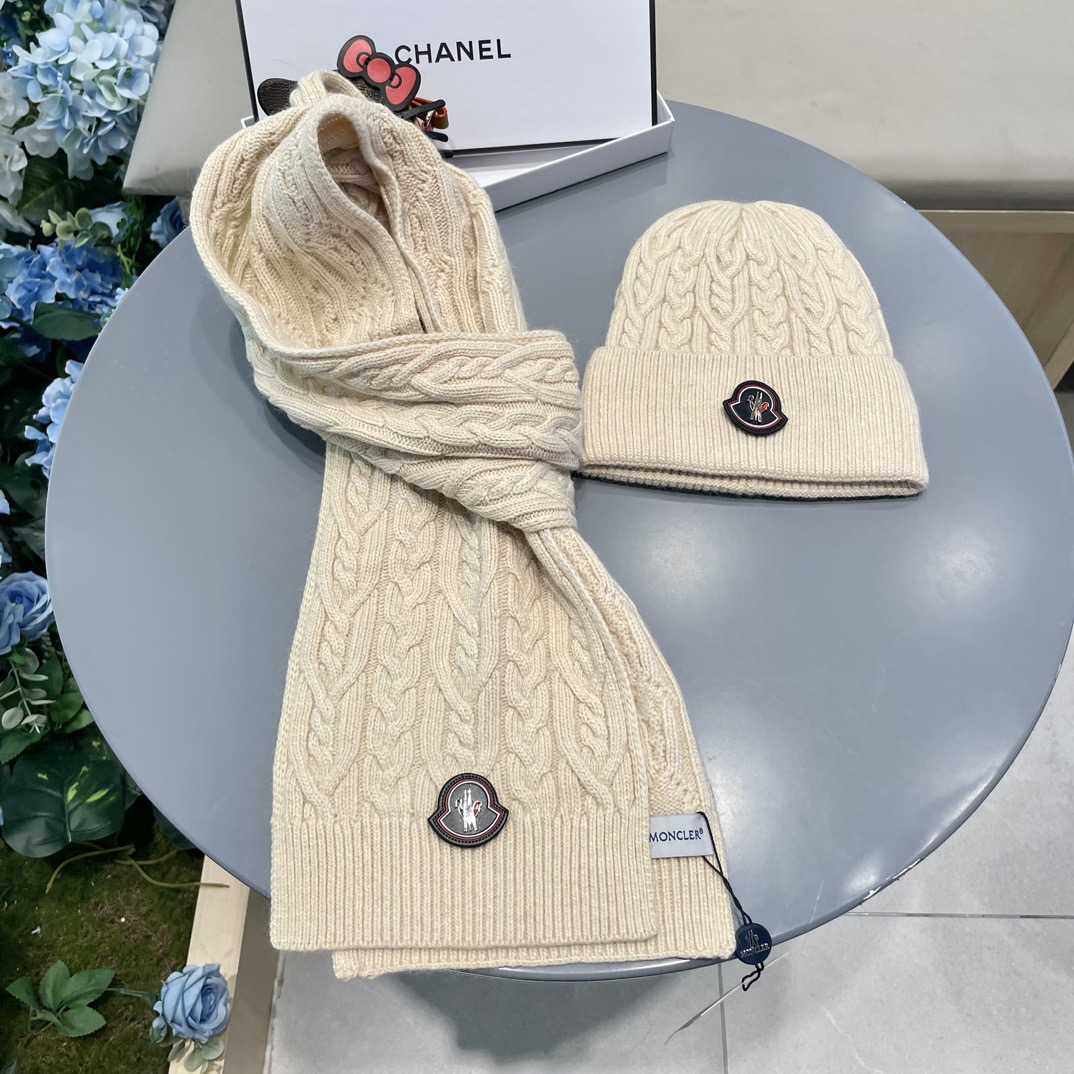 Moncler 蒙口套装秋冬款翻边羊毛针织毛线帽 高品质定制!这款必定是极简主义的最爱 干净,利索,时尚百搭,绝对不挑脸 Moncler 蒙口套装秋冬款翻边羊毛针织毛线帽 高品质定制!这款必定是极简主义的最爱 干净,利索,时尚百搭,绝对不挑脸