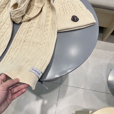 Moncler 蒙口套装秋冬款翻边羊毛针织毛线帽 高品质定制!这款必定是极简主义的最爱 干净,利索,时尚百搭,绝对不挑脸 Moncler 蒙口套装秋冬款翻边羊毛针织毛线帽 高品质定制!这款必定是极简主义的最爱 干净,利索,时尚百搭,绝对不挑脸