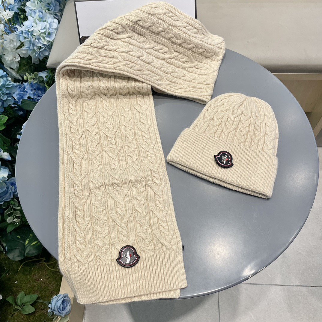 Moncler 蒙口套装秋冬款翻边羊毛针织毛线帽 高品质定制!这款必定是极简主义的最爱 干净,利索,时尚百搭,绝对不挑脸 Moncler 蒙口套装秋冬款翻边羊毛针织毛线帽 高品质定制!这款必定是极简主义的最爱 干净,利索,时尚百搭,绝对不挑脸