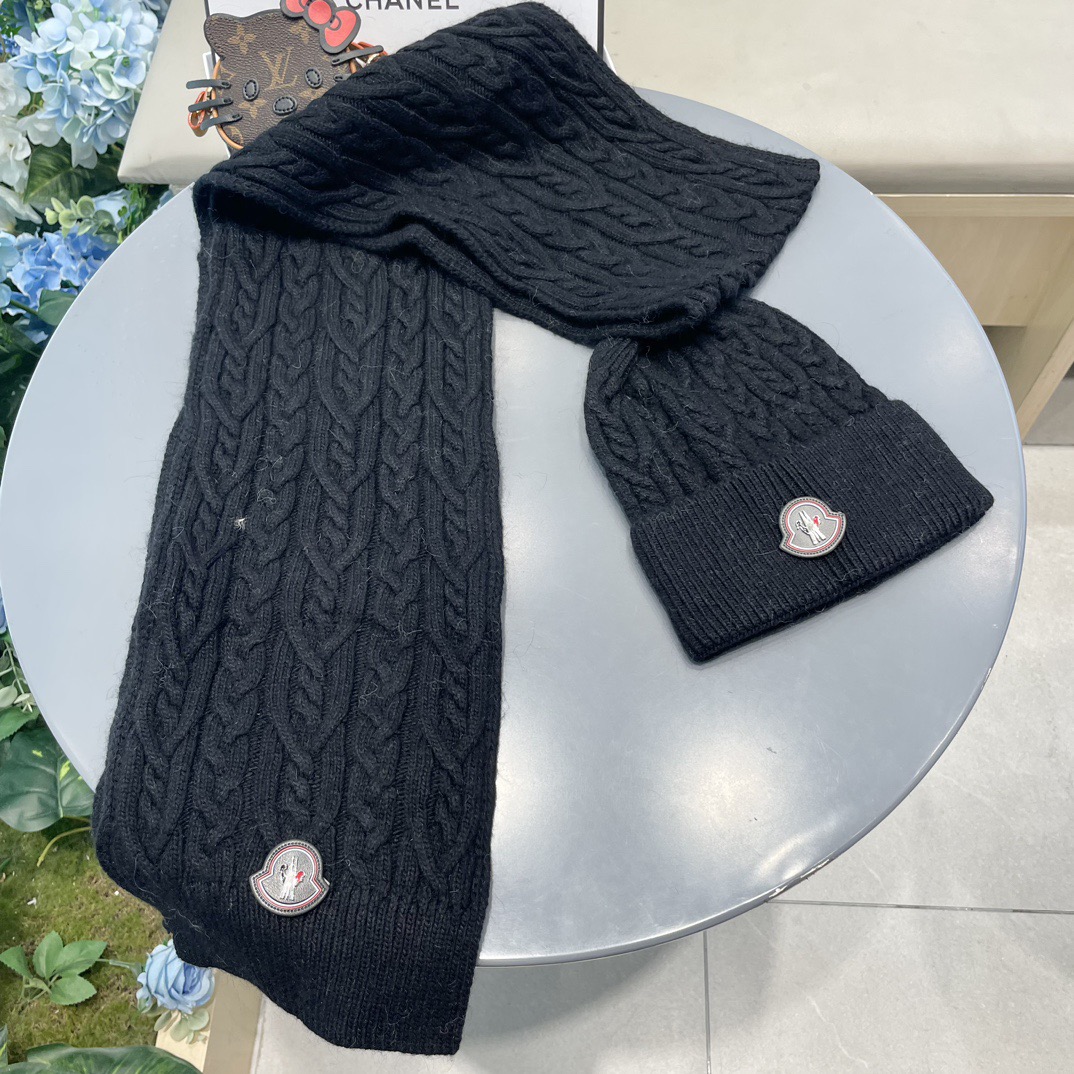 Moncler 蒙口套装秋冬款翻边羊毛针织毛线帽 高品质定制!这款必定是极简主义的最爱 干净,利索,时尚百搭,绝对不挑脸 Moncler 蒙口套装秋冬款翻边羊毛针织毛线帽 高品质定制!这款必定是极简主义的最爱 干净,利索,时尚百搭,绝对不挑脸