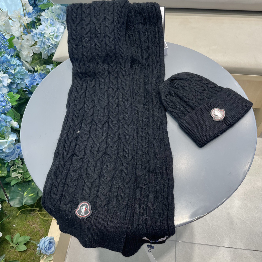 Moncler 蒙口套装秋冬款翻边羊毛针织毛线帽 高品质定制!这款必定是极简主义的最爱 干净,利索,时尚百搭,绝对不挑脸 Moncler 蒙口套装秋冬款翻边羊毛针织毛线帽 高品质定制!这款必定是极简主义的最爱 干净,利索,时尚百搭,绝对不挑脸