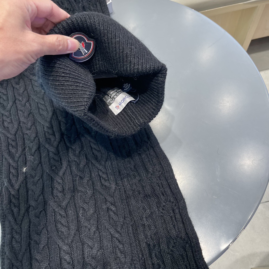 Moncler 蒙口套装秋冬款翻边羊毛针织毛线帽 高品质定制!这款必定是极简主义的最爱 干净,利索,时尚百搭,绝对不挑脸 Moncler 蒙口套装秋冬款翻边羊毛针织毛线帽 高品质定制!这款必定是极简主义的最爱 干净,利索,时尚百搭,绝对不挑脸