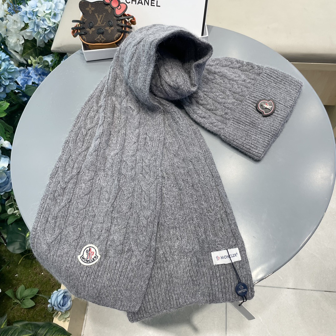 Moncler 蒙口套装秋冬款翻边羊毛针织毛线帽 高品质定制!这款必定是极简主义的最爱 干净,利索,时尚百搭,绝对不挑脸 Moncler 蒙口套装秋冬款翻边羊毛针织毛线帽 高品质定制!这款必定是极简主义的最爱 干净,利索,时尚百搭,绝对不挑脸