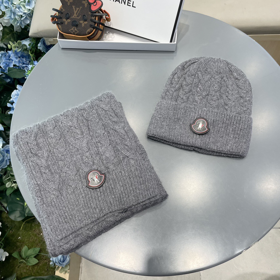 Moncler 蒙口套装秋冬款翻边羊毛针织毛线帽 高品质定制！这款必定是极简主义的最爱 干净，利索，时尚百搭，绝对不挑脸