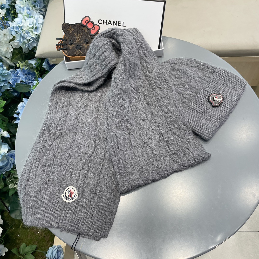 Moncler 蒙口套装秋冬款翻边羊毛针织毛线帽 高品质定制！这款必定是极简主义的最爱 干净，利索，时尚百搭，绝对不挑脸