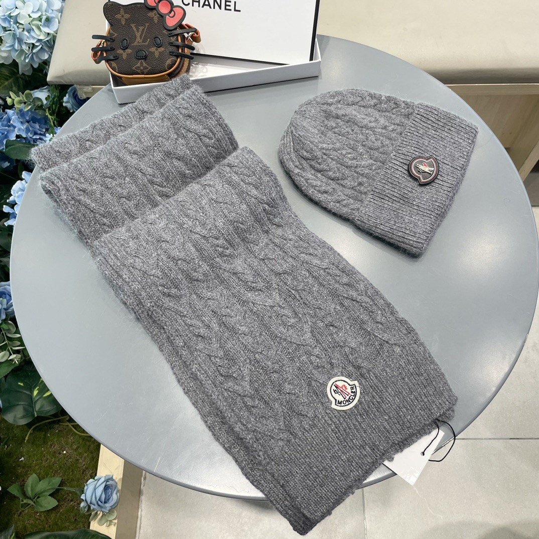Moncler 蒙口套装秋冬款翻边羊毛针织毛线帽 高品质定制！这款必定是极简主义的最爱 干净，利索，时尚百搭，绝对不挑脸