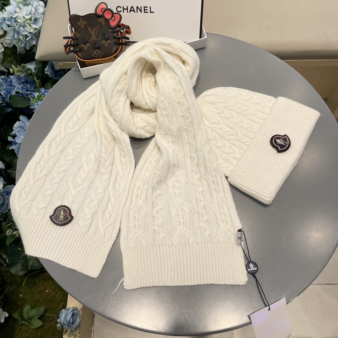 Moncler 蒙口套装秋冬款翻边羊毛针织毛线帽 高品质定制!这款必定是极简主义的最爱 干净,利索,时尚百搭,绝对不挑脸 Moncler 蒙口套装秋冬款翻边羊毛针织毛线帽 高品质定制!这款必定是极简主义的最爱 干净,利索,时尚百搭,绝对不挑脸