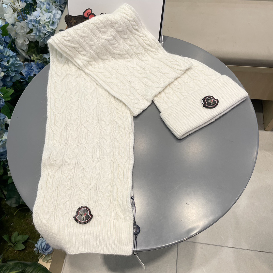 Moncler 蒙口套装秋冬款翻边羊毛针织毛线帽 高品质定制!这款必定是极简主义的最爱 干净,利索,时尚百搭,绝对不挑脸 Moncler 蒙口套装秋冬款翻边羊毛针织毛线帽 高品质定制!这款必定是极简主义的最爱 干净,利索,时尚百搭,绝对不挑脸