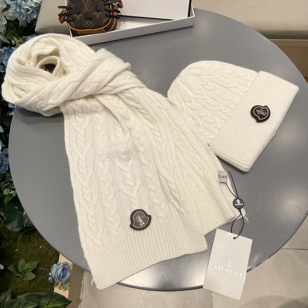 Moncler 蒙口套装秋冬款翻边羊毛针织毛线帽 高品质定制!这款必定是极简主义的最爱 干净,利索,时尚百搭,绝对不挑脸 Moncler 蒙口套装秋冬款翻边羊毛针织毛线帽 高品质定制!这款必定是极简主义的最爱 干净,利索,时尚百搭,绝对不挑脸
