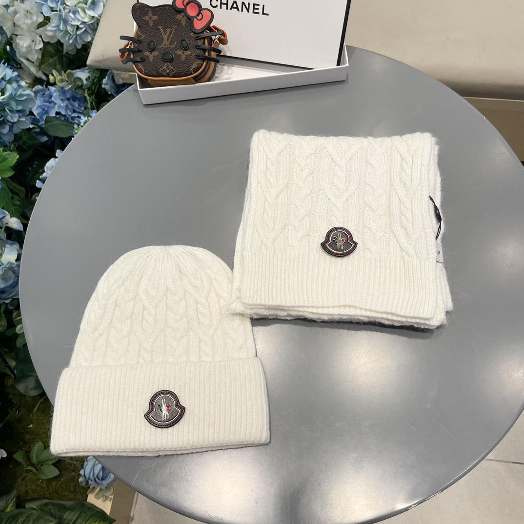 Moncler 蒙口套装秋冬款翻边羊毛针织毛线帽 高品质定制!这款必定是极简主义的最爱 干净,利索,时尚百搭,绝对不挑脸 Moncler 蒙口套装秋冬款翻边羊毛针织毛线帽 高品质定制!这款必定是极简主义的最爱 干净,利索,时尚百搭,绝对不挑脸