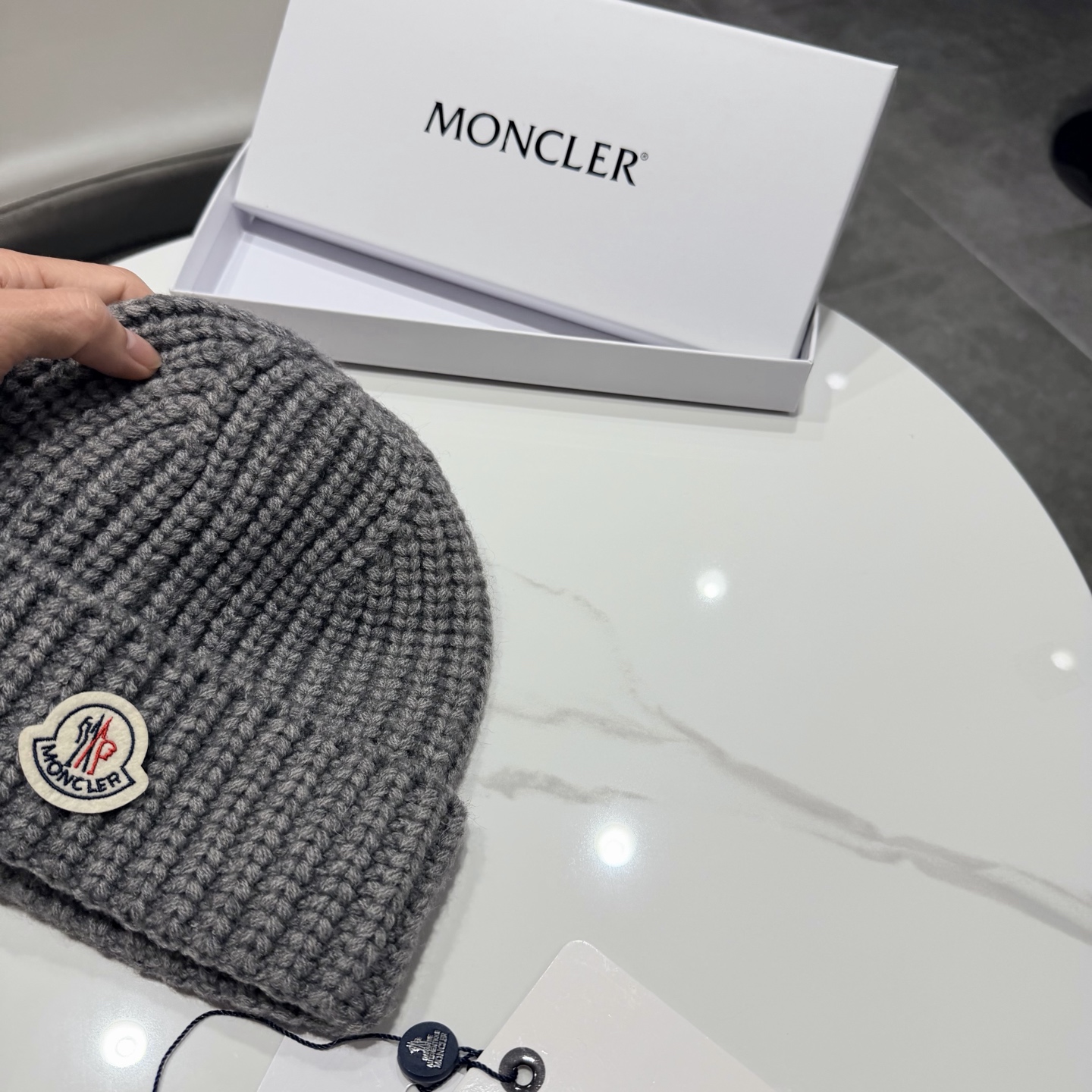 蒙口Moncler盟可睐💥针织帽，原单复刻.非常柔软亲肤，弹性很好💓有质感又非常百搭的款式~保暖的  毛线帽，均码有弹性