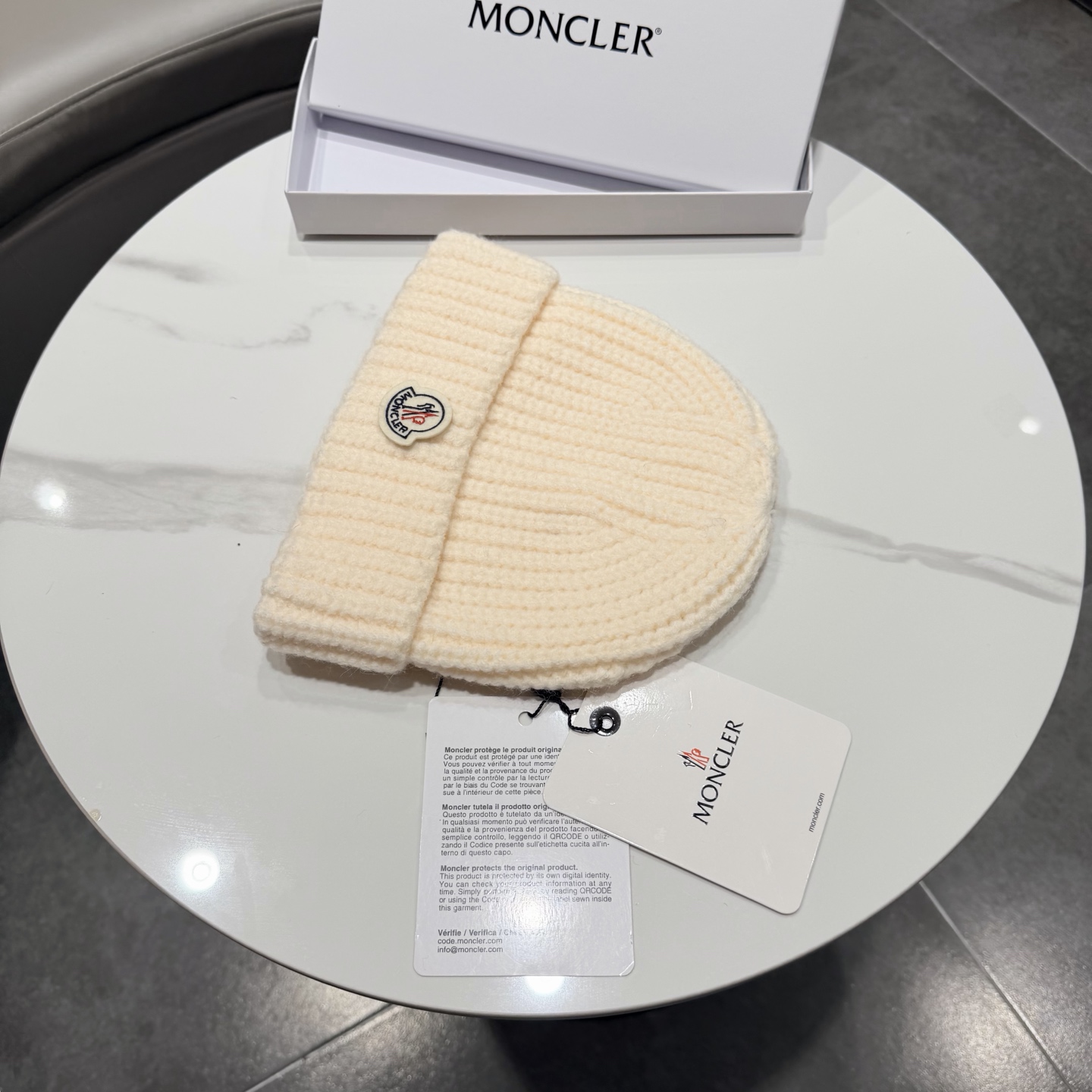 蒙口Moncler盟可睐💥针织帽，原单复刻.非常柔软亲肤，弹性很好💓有质感又非常百搭的款式~保暖的  毛线帽，均码有弹性