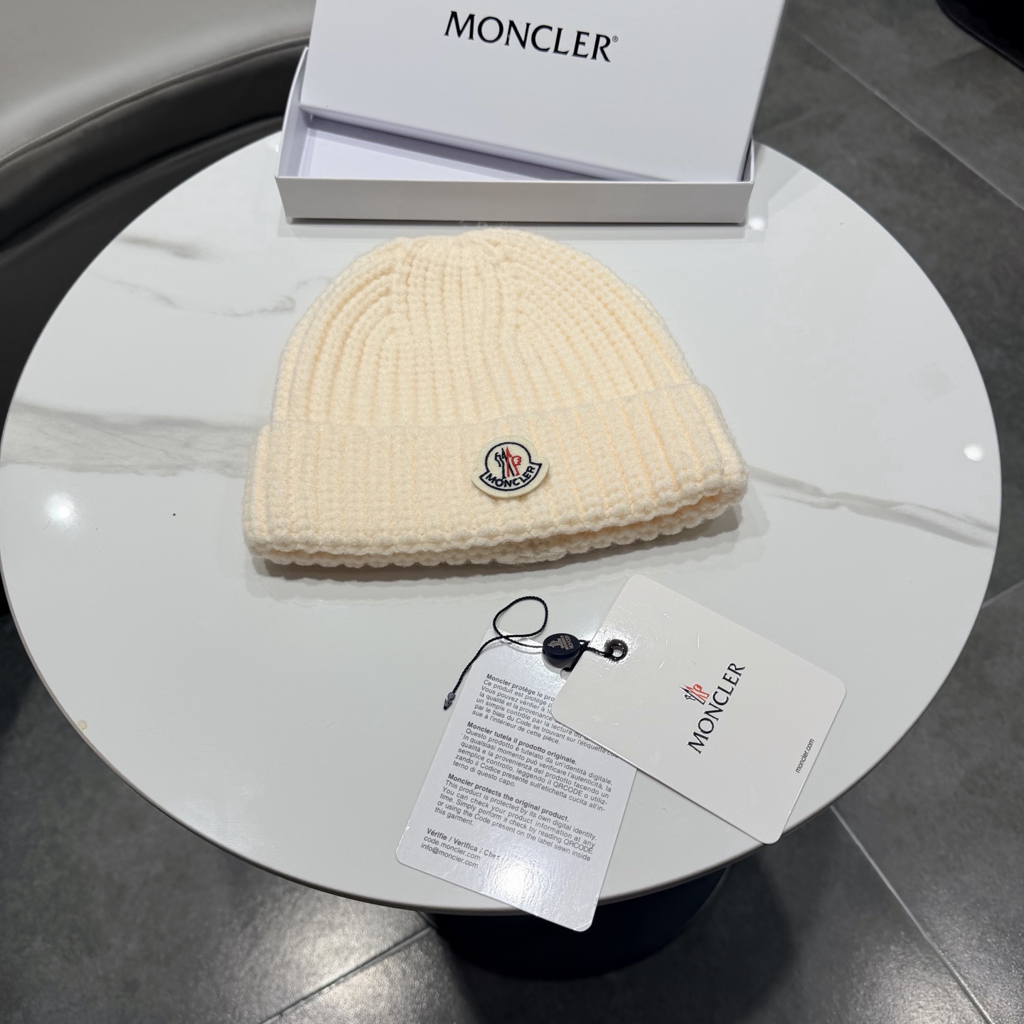 蒙口Moncler盟可睐💥针织帽，原单复刻.非常柔软亲肤，弹性很好💓有质感又非常百搭的款式~保暖的  毛线帽，均码有弹性