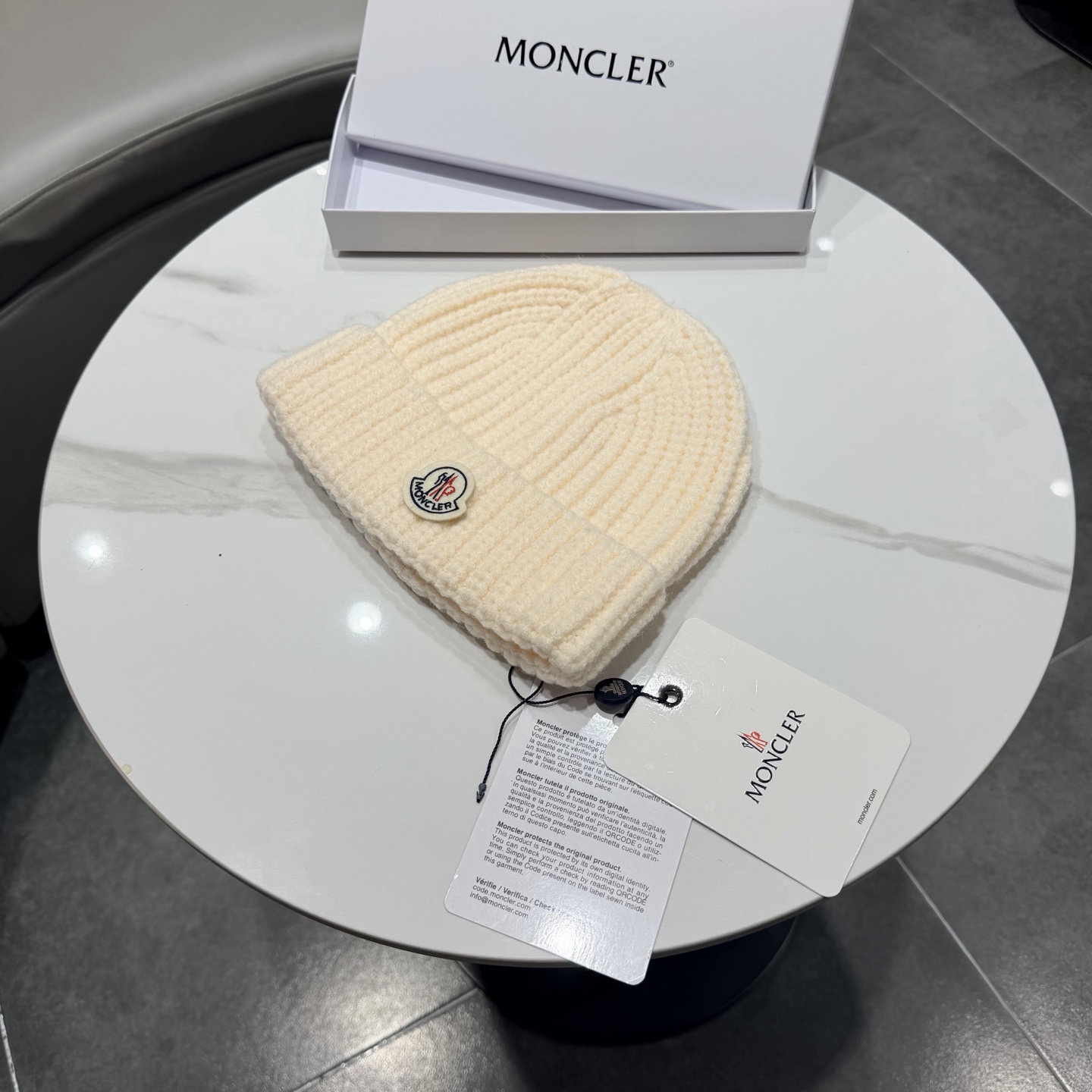 蒙口Moncler盟可睐💥针织帽，原单复刻.非常柔软亲肤，弹性很好💓有质感又非常百搭的款式~保暖的  毛线帽，均码有弹性
