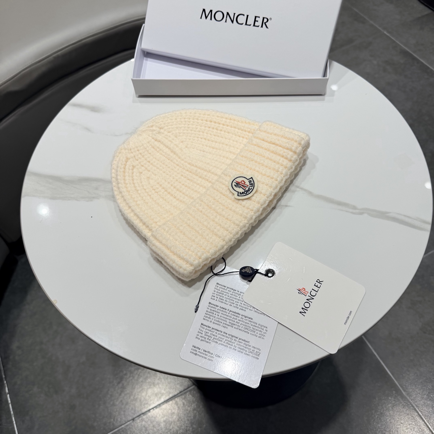 蒙口Moncler盟可睐💥针织帽，原单复刻.非常柔软亲肤，弹性很好💓有质感又非常百搭的款式~保暖的  毛线帽，均码有弹性
