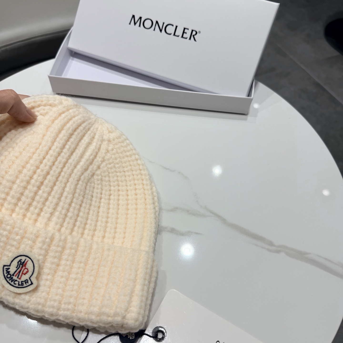 蒙口Moncler盟可睐💥针织帽，原单复刻.非常柔软亲肤，弹性很好💓有质感又非常百搭的款式~保暖的  毛线帽，均码有弹性