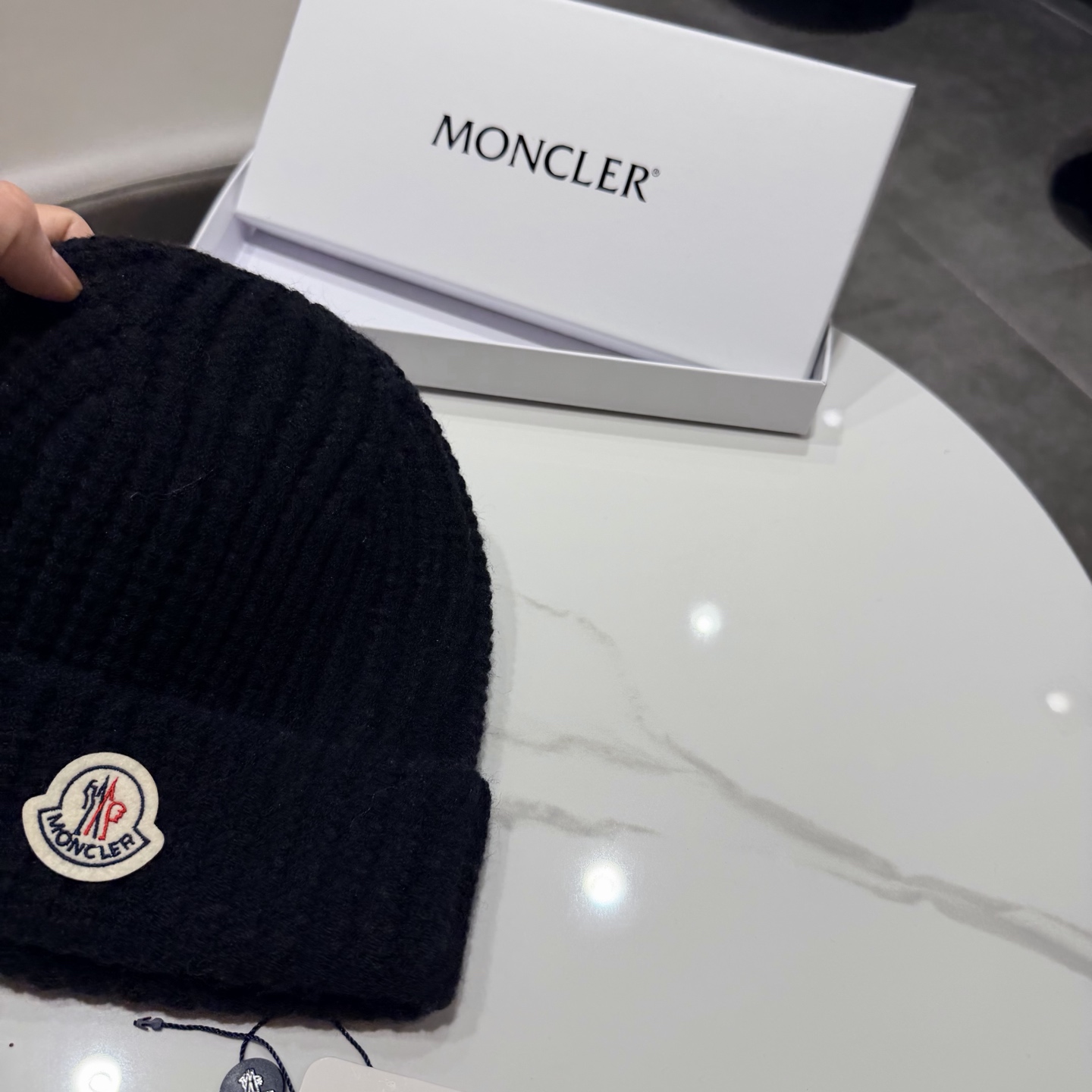 蒙口Moncler盟可睐💥针织帽，原单复刻.非常柔软亲肤，弹性很好💓有质感又非常百搭的款式~保暖的  毛线帽，均码有弹性