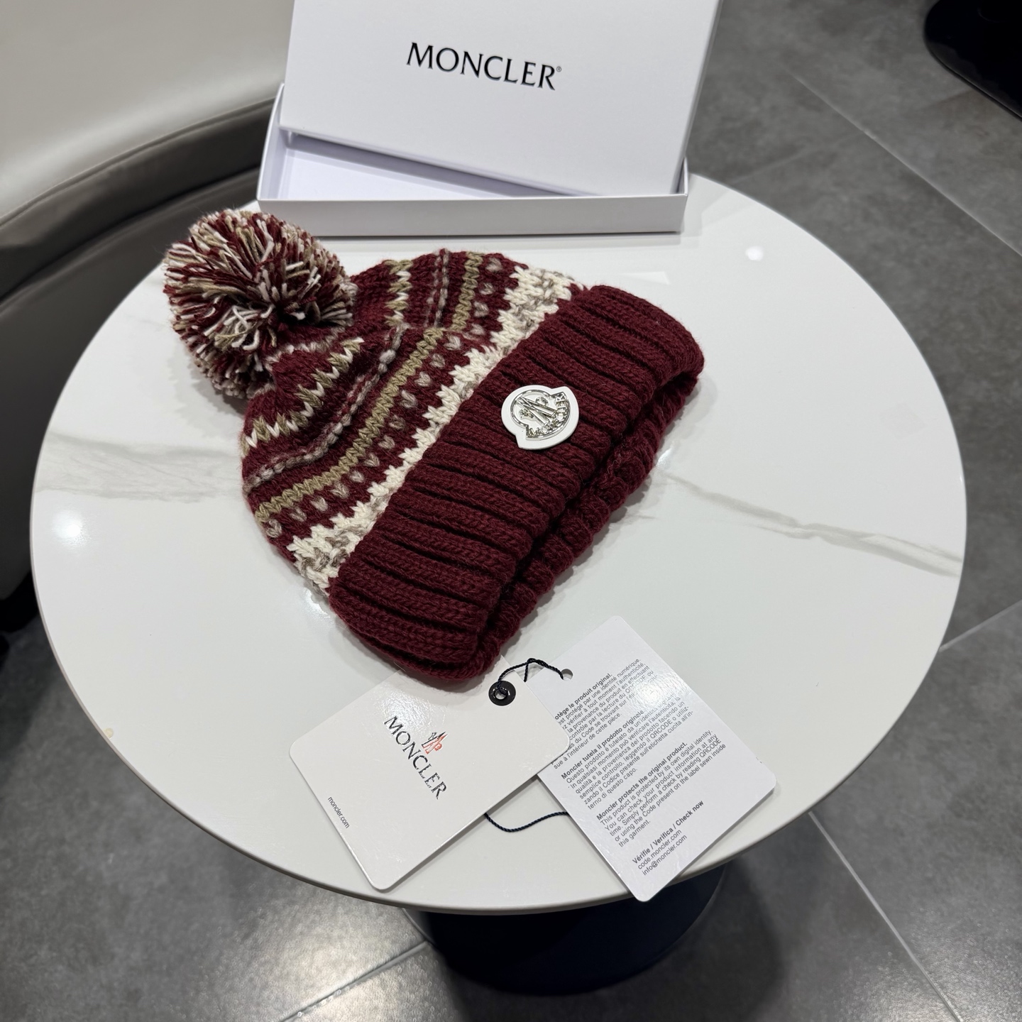蒙口针织帽MONCLER毛线帽👍质量非常柔软舒服，保暖又时尚，简约大气，百搭款！  