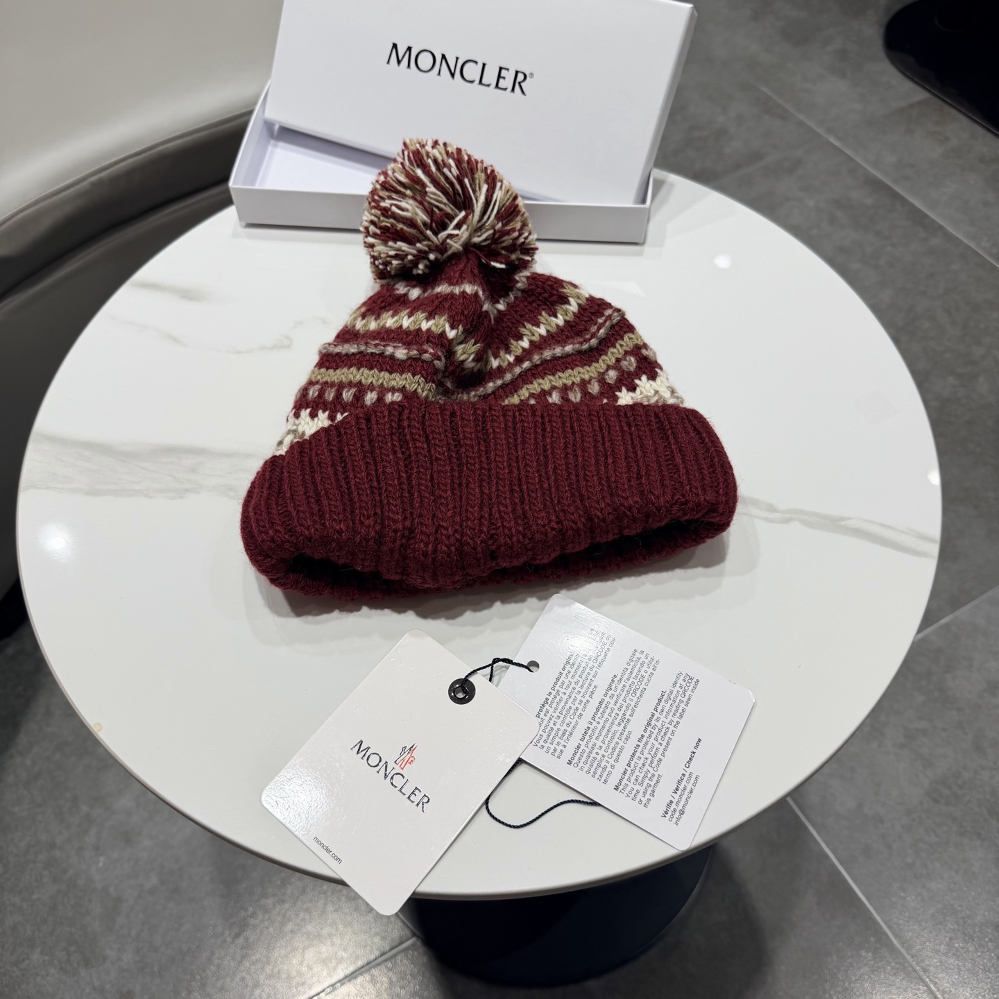 蒙口针织帽MONCLER毛线帽👍质量非常柔软舒服，保暖又时尚，简约大气，百搭款！  