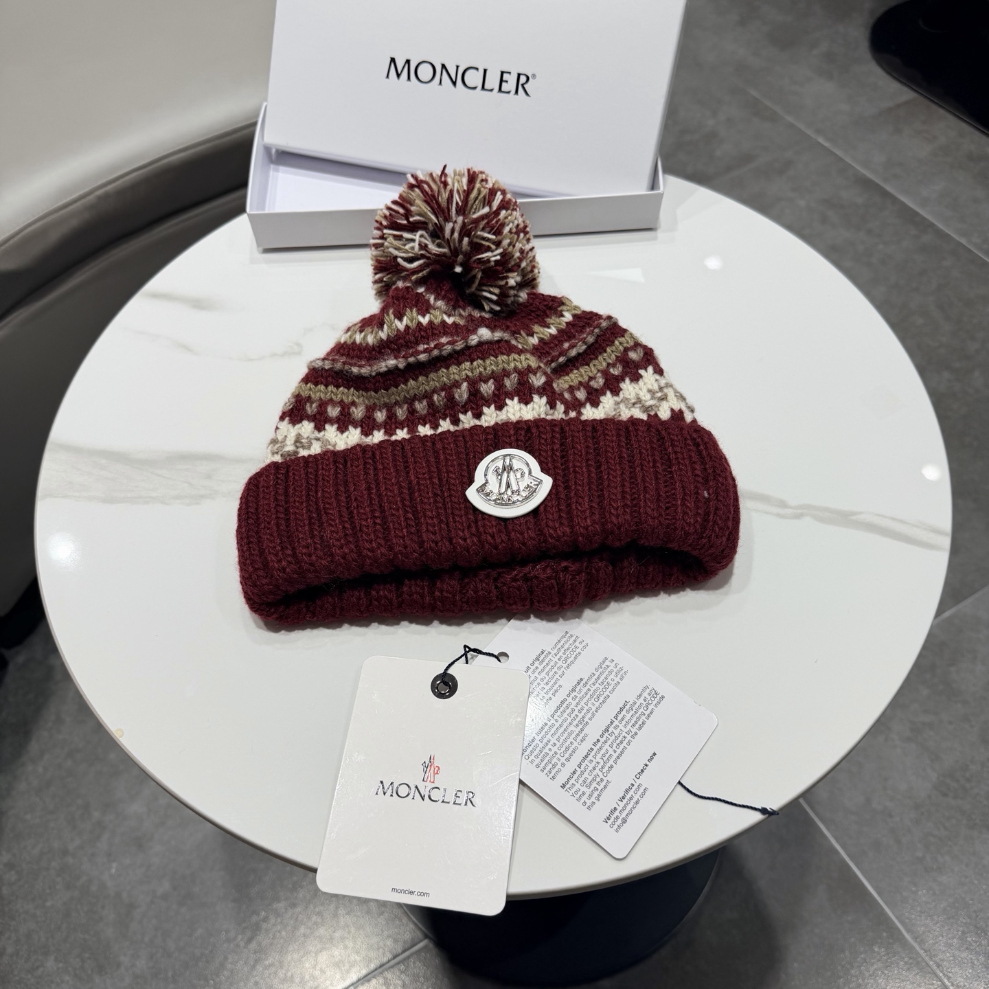 蒙口针织帽MONCLER毛线帽👍质量非常柔软舒服，保暖又时尚，简约大气，百搭款！  