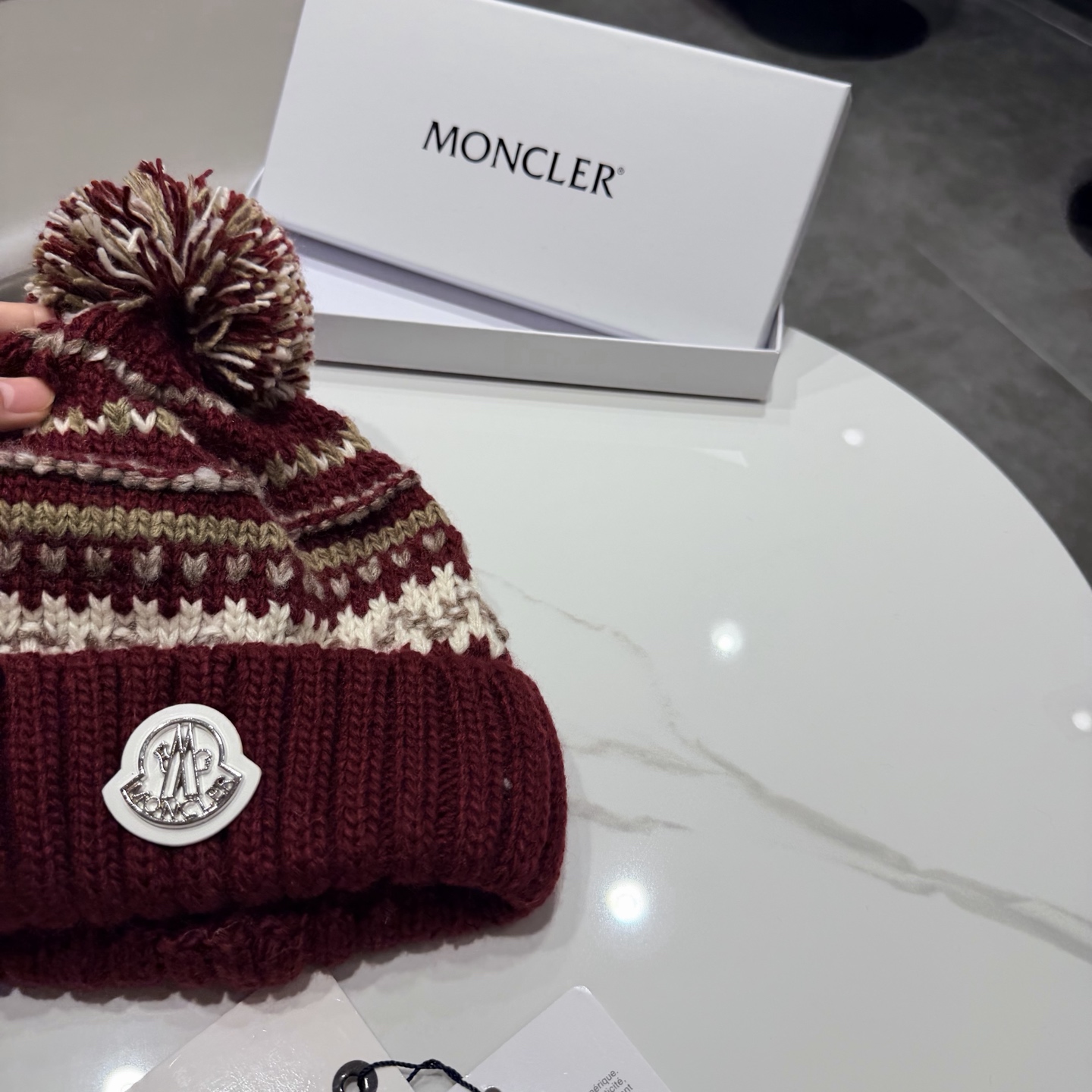 蒙口针织帽MONCLER毛线帽👍质量非常柔软舒服，保暖又时尚，简约大气，百搭款！  