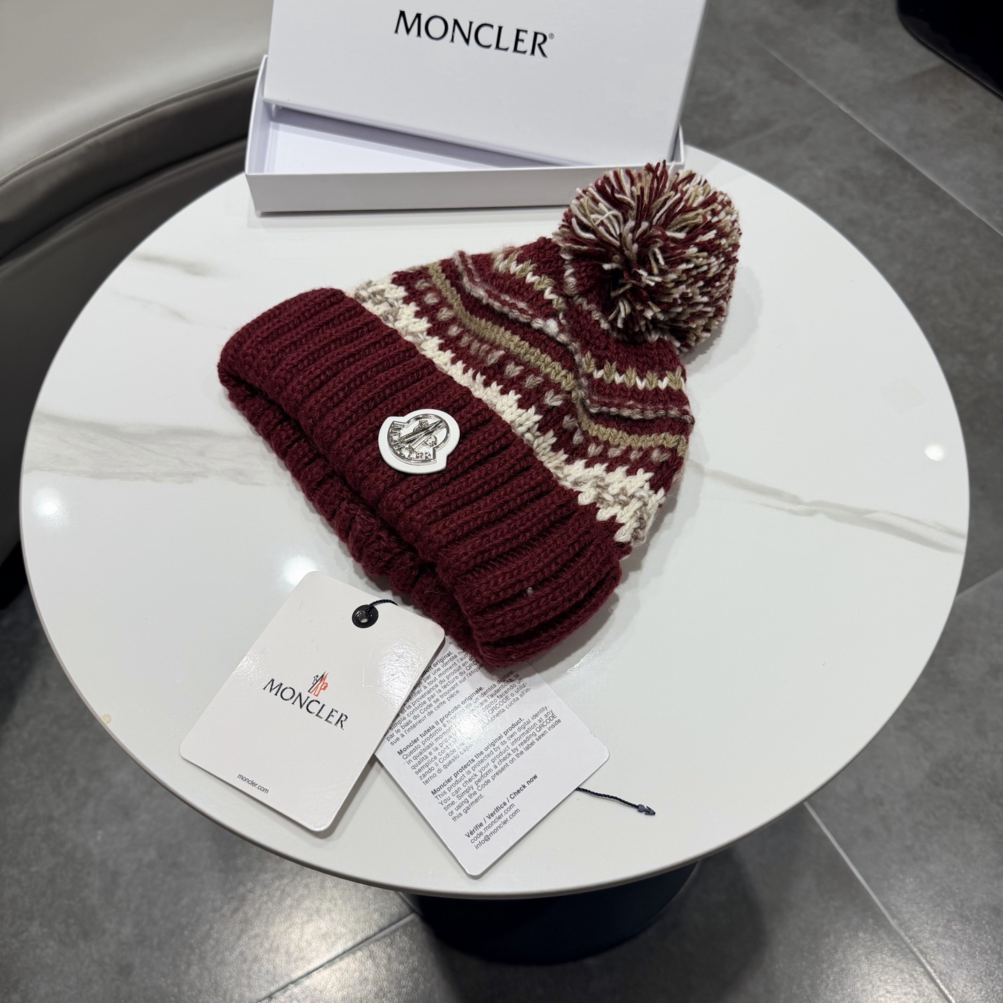 蒙口针织帽MONCLER毛线帽👍质量非常柔软舒服，保暖又时尚，简约大气，百搭款！  