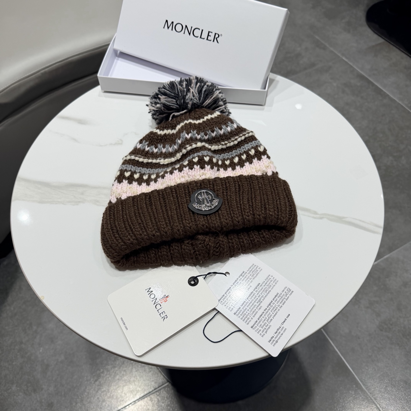 蒙口针织帽MONCLER毛线帽👍质量非常柔软舒服，保暖又时尚，简约大气，百搭款！  