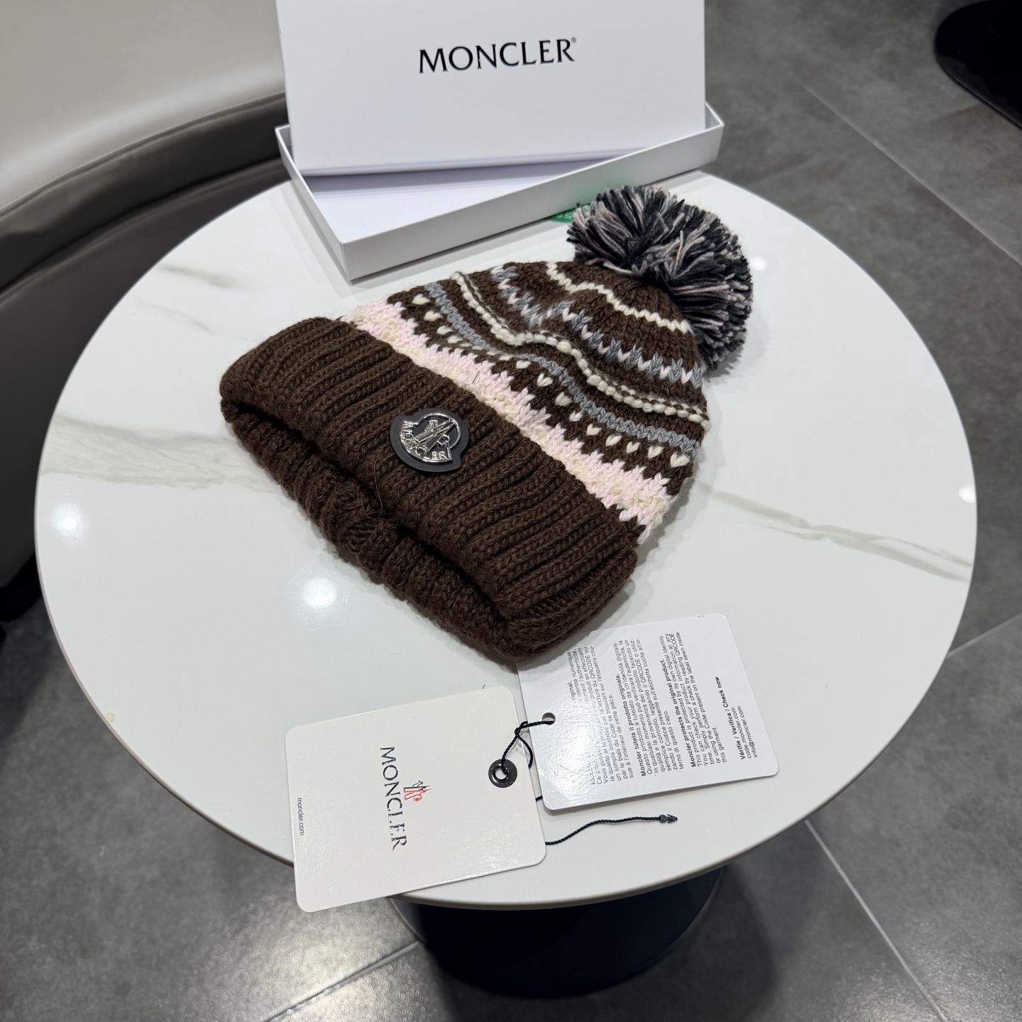 蒙口针织帽MONCLER毛线帽👍质量非常柔软舒服，保暖又时尚，简约大气，百搭款！  