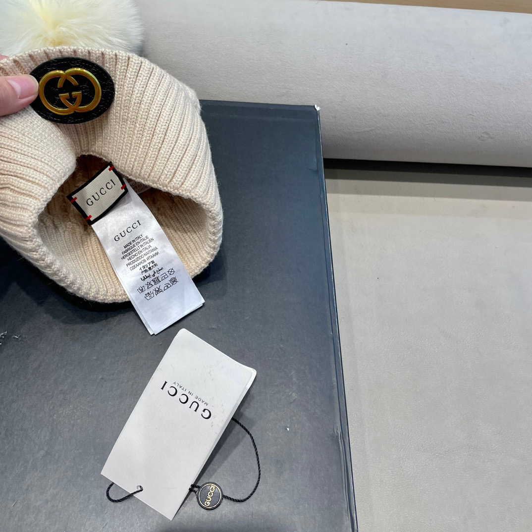Gucci古奇秋冬配狐狸毛球新款毛线帽，羊毛面料，男女同款