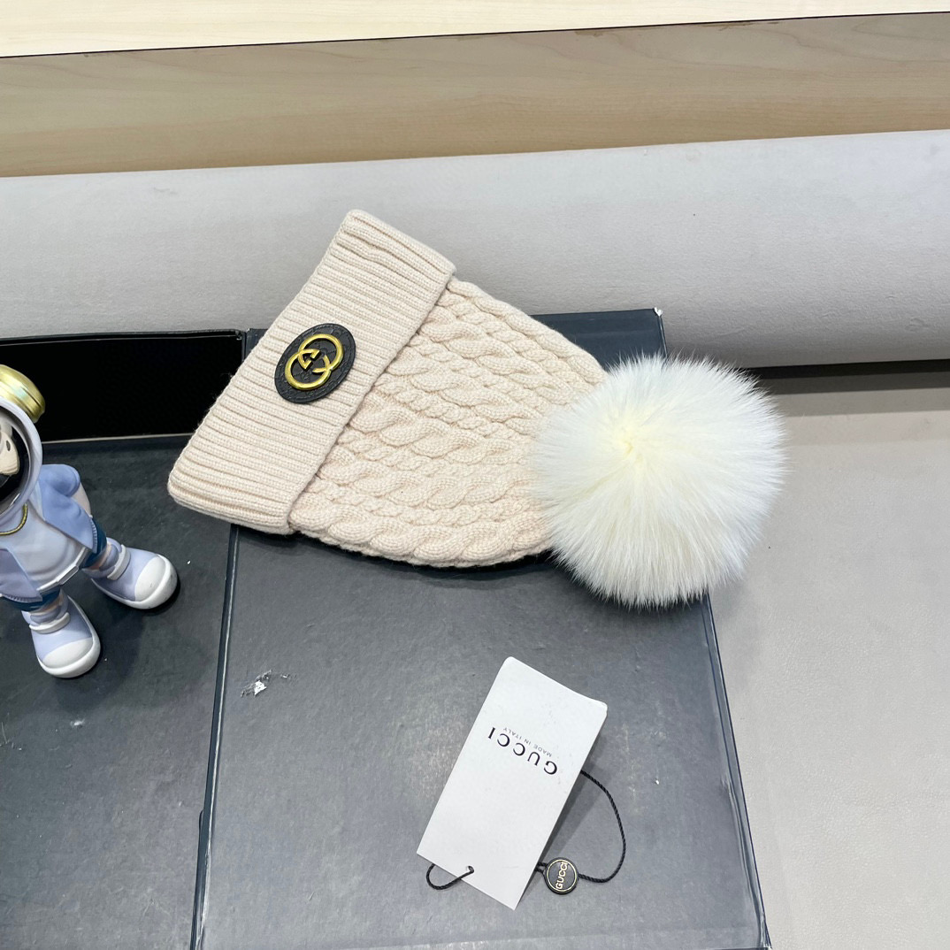 Gucci古奇秋冬配狐狸毛球新款毛线帽，羊毛面料，男女同款