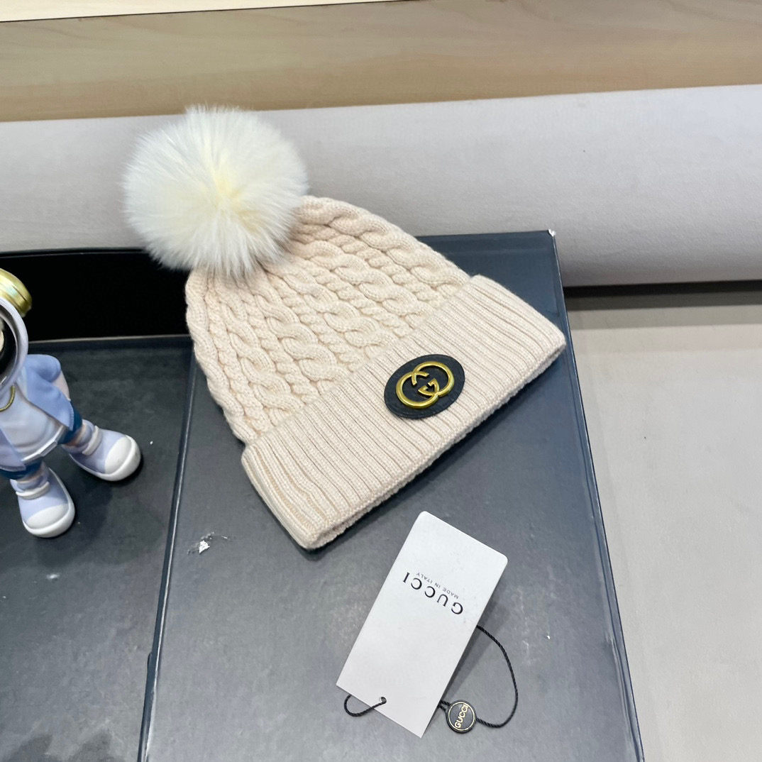 Gucci古奇秋冬配狐狸毛球新款毛线帽，羊毛面料，男女同款