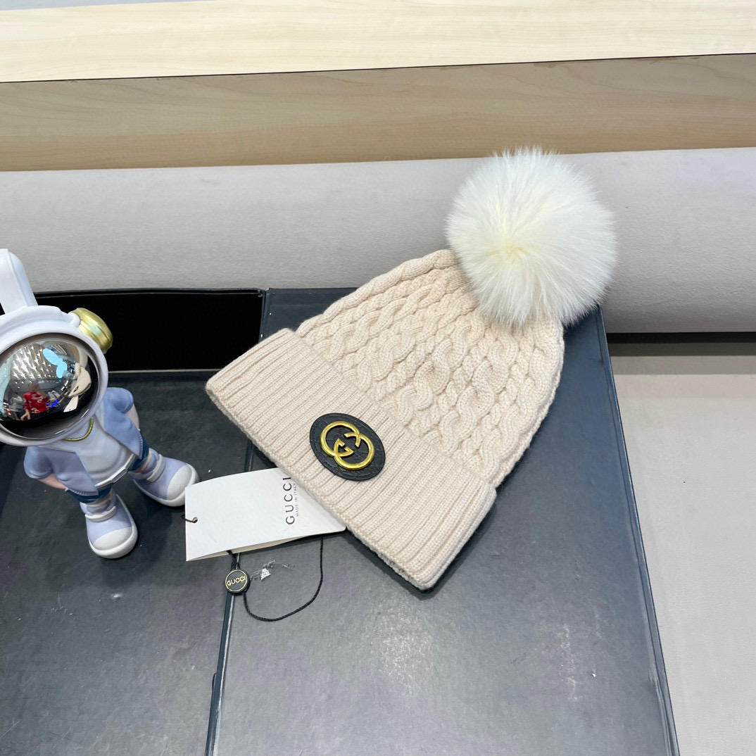 Gucci古奇秋冬配狐狸毛球新款毛线帽，羊毛面料，男女同款