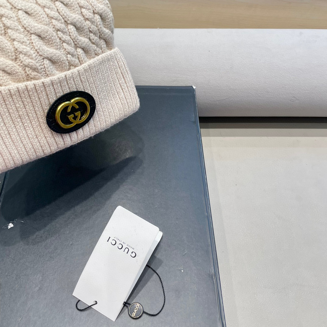 Gucci古奇秋冬配狐狸毛球新款毛线帽，羊毛面料，男女同款