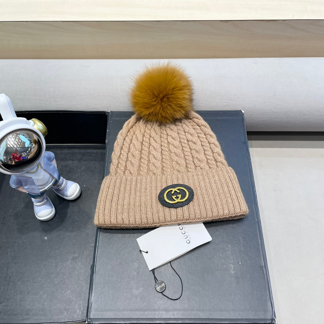 Gucci古奇秋冬配狐狸毛球新款毛线帽，羊毛面料，男女同款