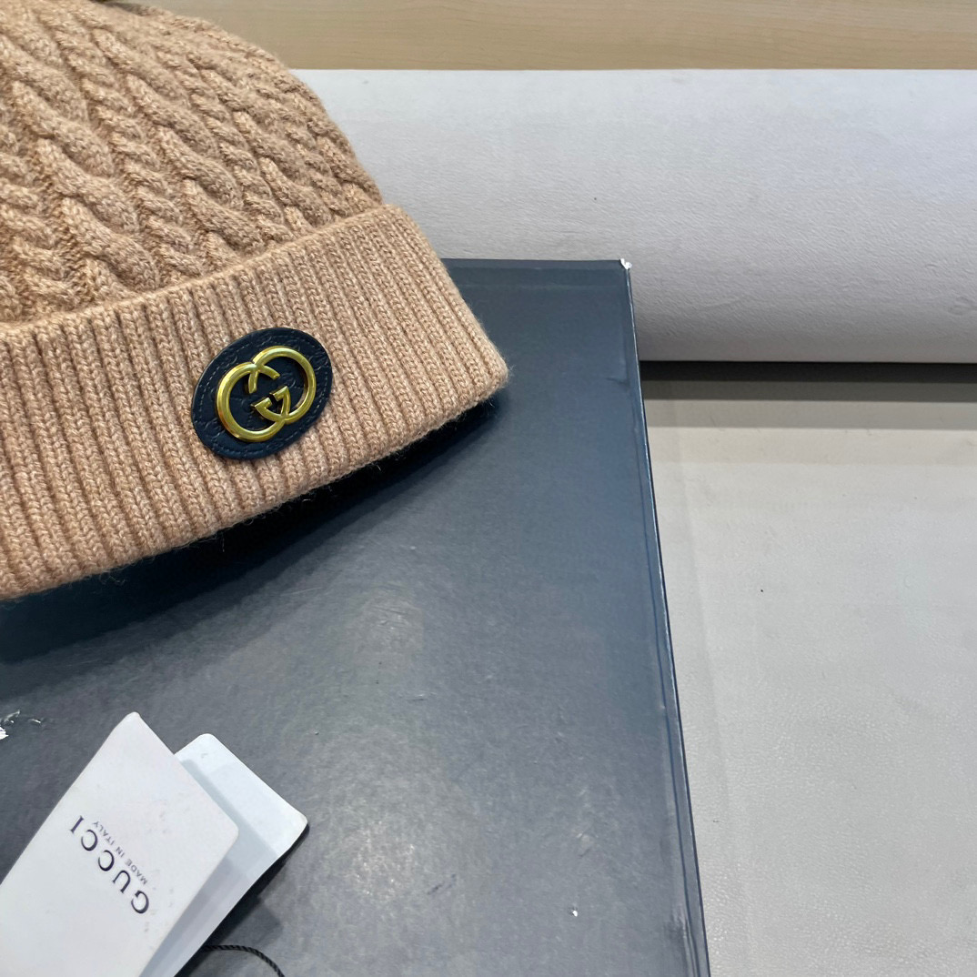 Gucci古奇秋冬配狐狸毛球新款毛线帽，羊毛面料，男女同款