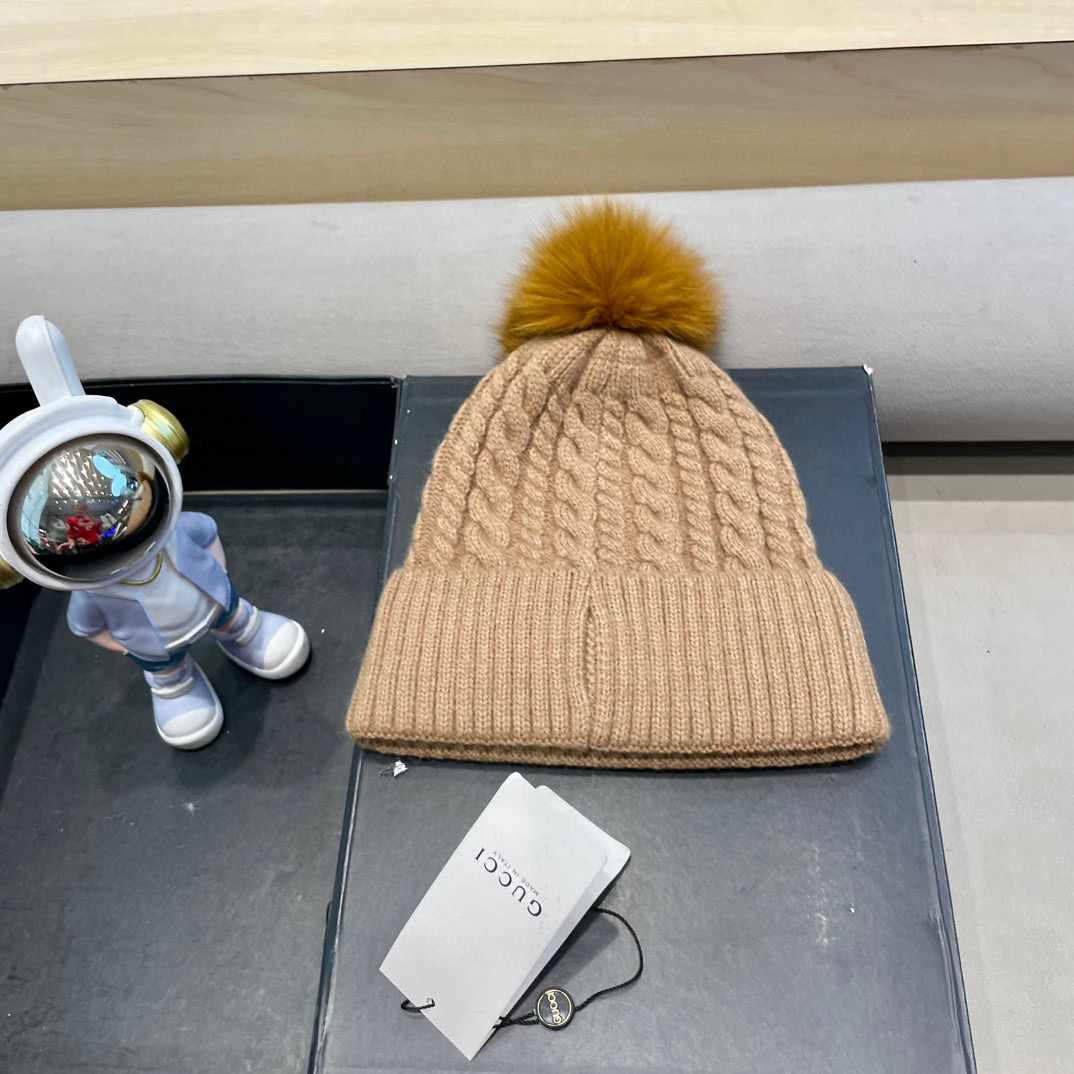 Gucci古奇秋冬配狐狸毛球新款毛线帽，羊毛面料，男女同款