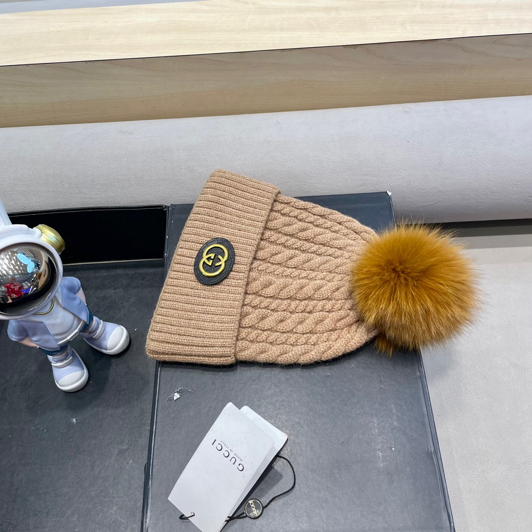 Gucci古奇秋冬配狐狸毛球新款毛线帽，羊毛面料，男女同款