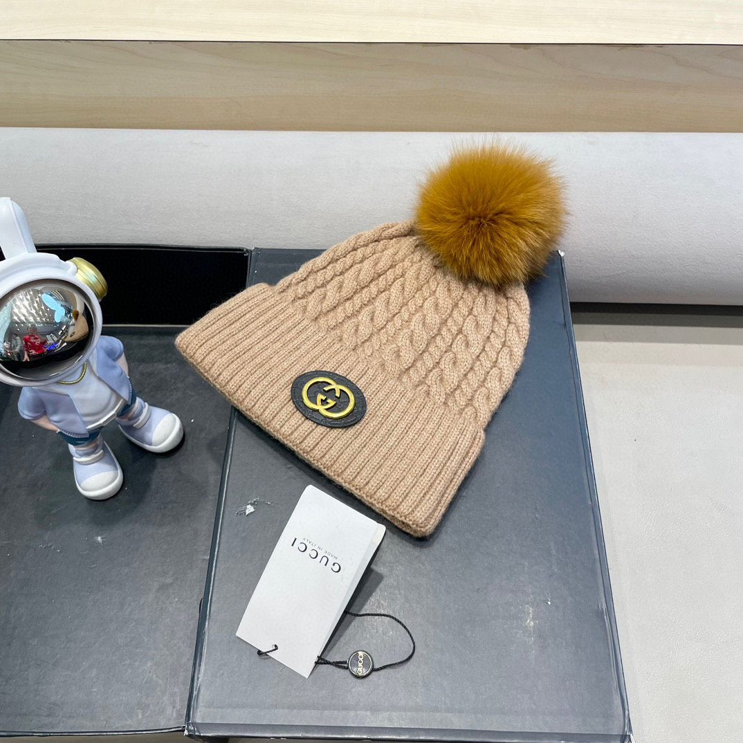 Gucci古奇秋冬配狐狸毛球新款毛线帽，羊毛面料，男女同款