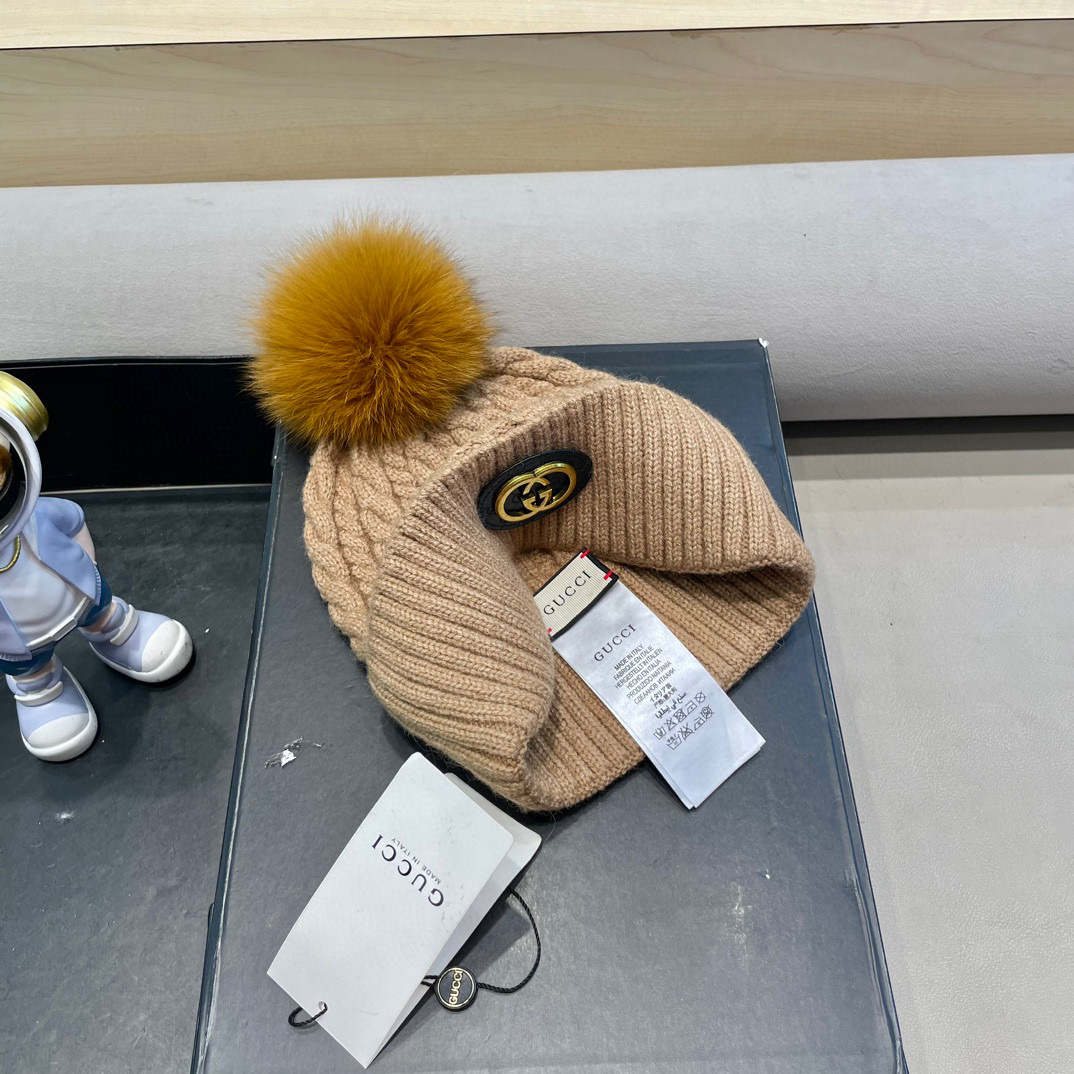 Gucci古奇秋冬配狐狸毛球新款毛线帽，羊毛面料，男女同款