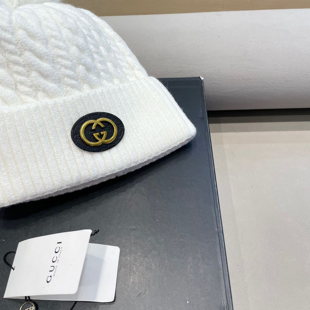 Gucci古奇秋冬配狐狸毛球新款毛线帽，羊毛面料，男女同款